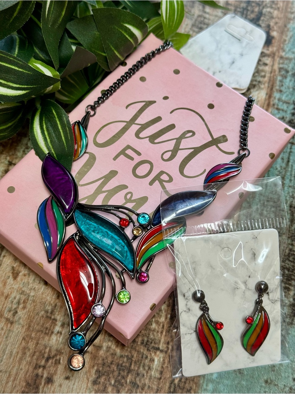 🆕 Women’s Colored Glass Necklace & Earrings Set | #B28